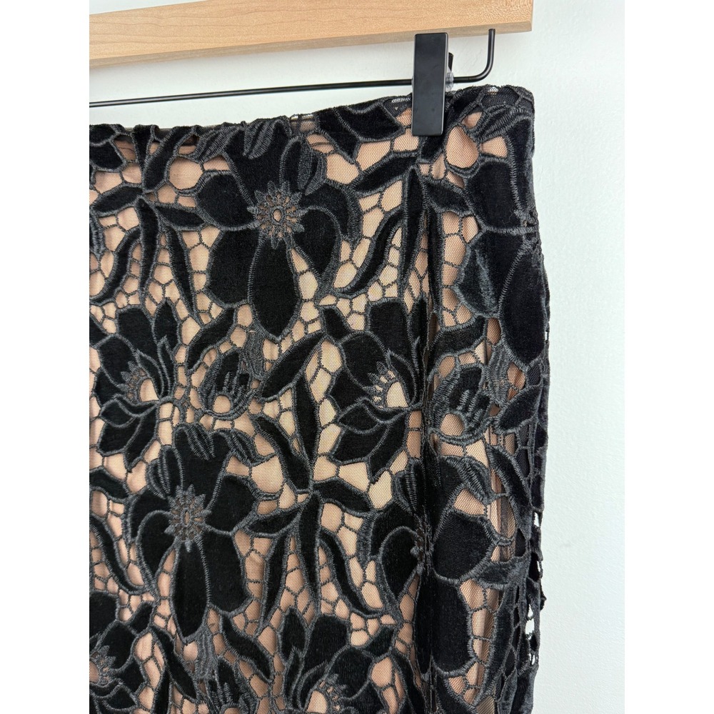 White House Black Market Designer Black Lace Floral Pencil Skirt Size 2 NWT $150 - Picture 2 of 11